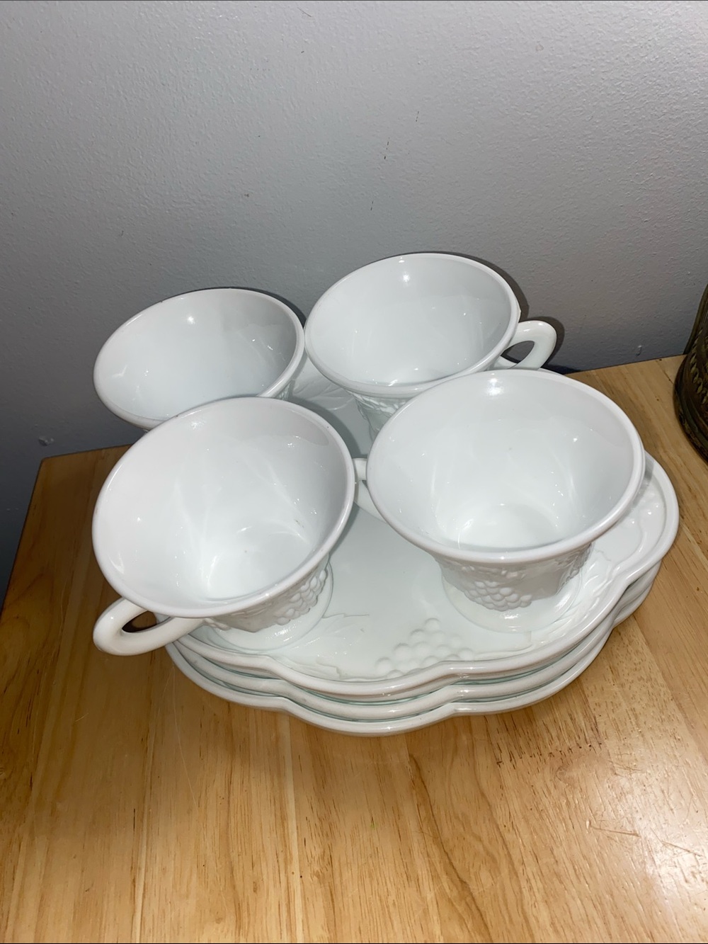 VTG harvest grape Milk Glass Tea Cup and Saucer Set - 4-Piece